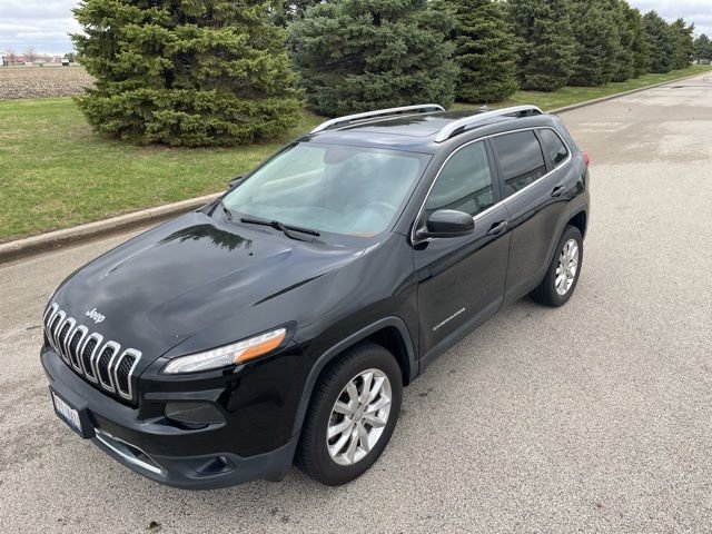 Used 2017 Jeep Cherokee Limited with VIN 1C4PJMDS5HW556344 for sale in Morton, IL