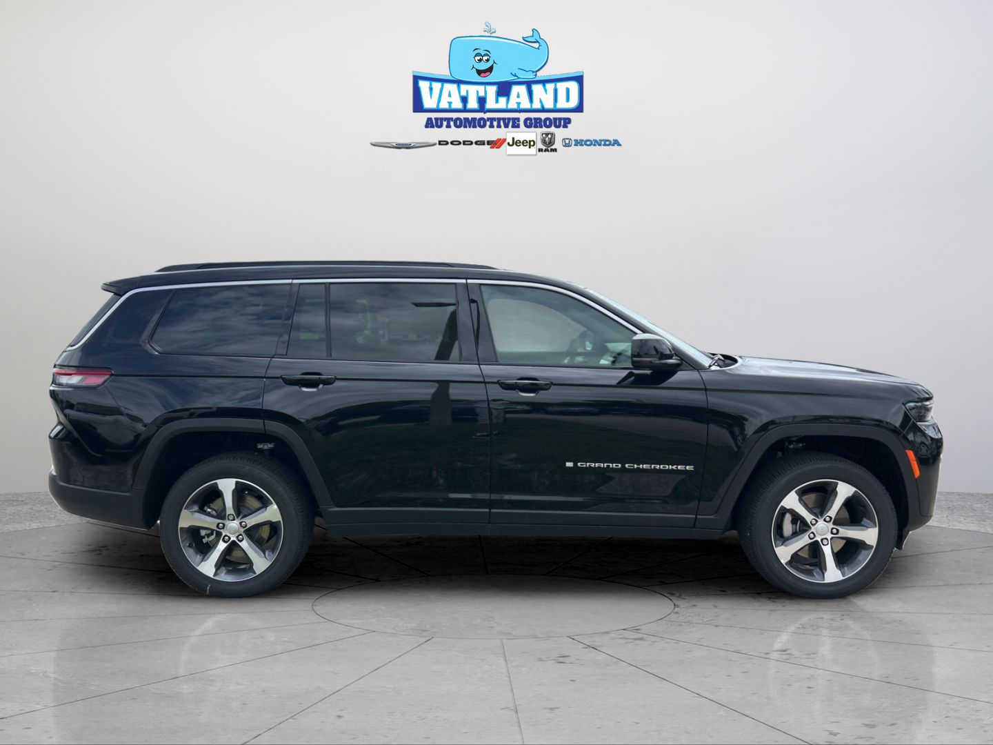 New 2026 Diamond Black Crystal Pearl-Coat Exterior Paint Jeep Limited image 6
