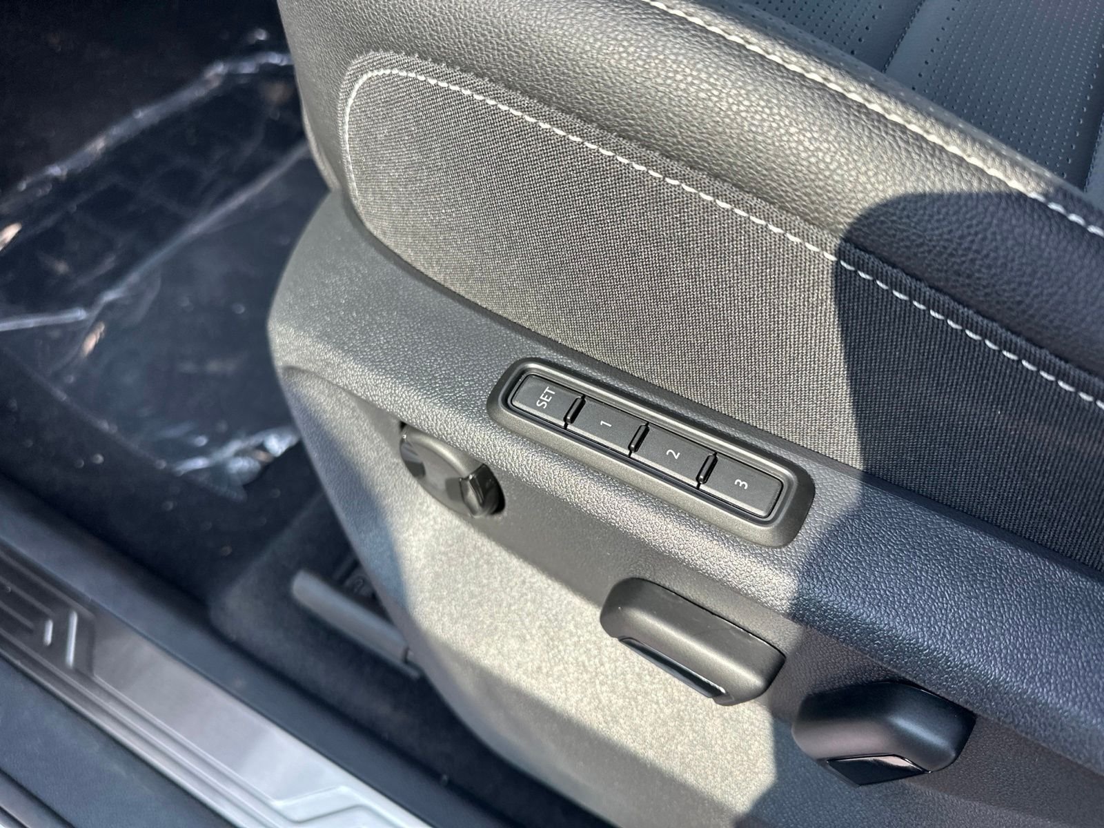 New 2026 White/off-white Volkswagen 2.0T SEL R-Line Black image 14