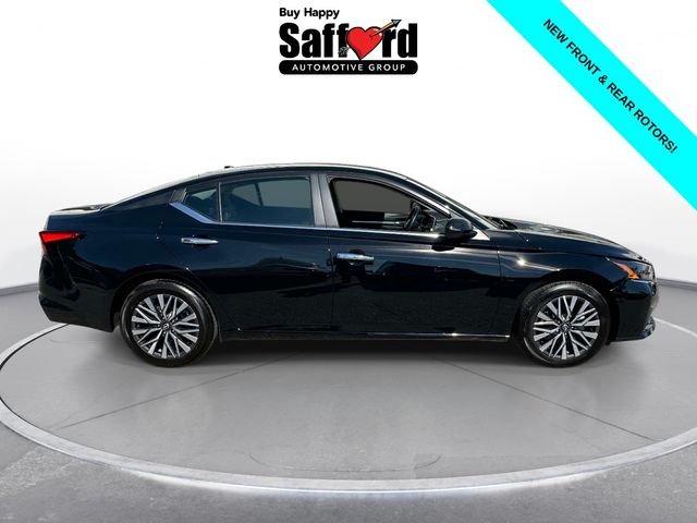 Used 2023 Black Nissan 2.5 SV image 4