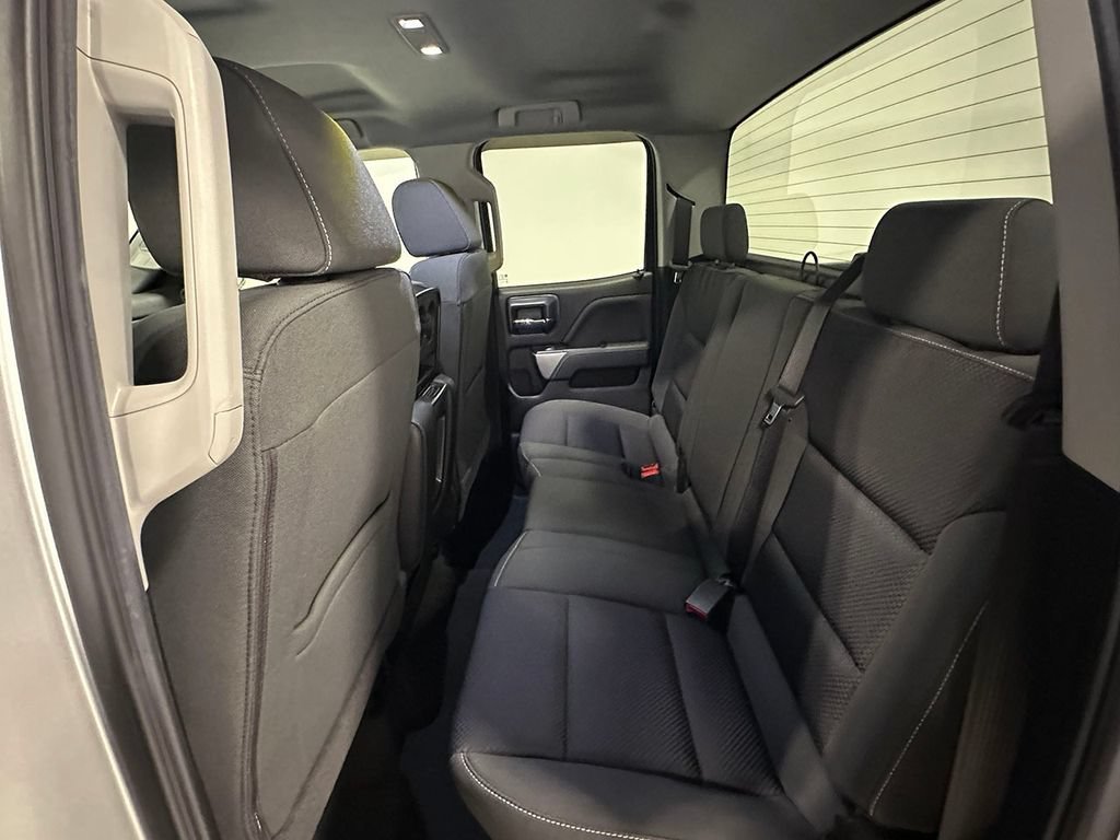 Used 2019 SILVER ICE METALLIC Chevrolet LT image 18