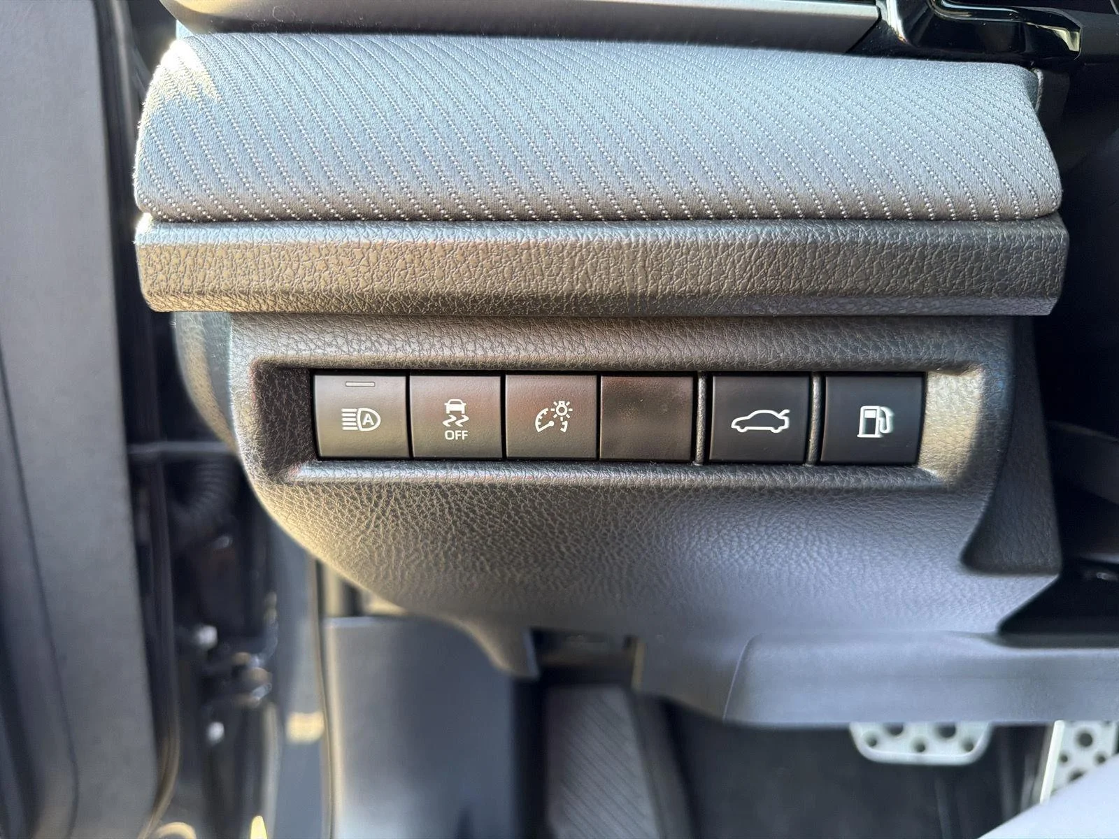 Used 2025 Underground Toyota LE image 16