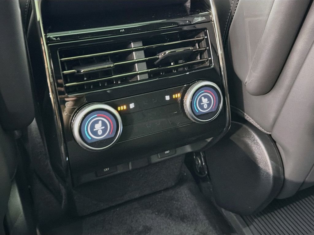 New 2027 Fuji White Land Rover Dynamic SE P400 image 27