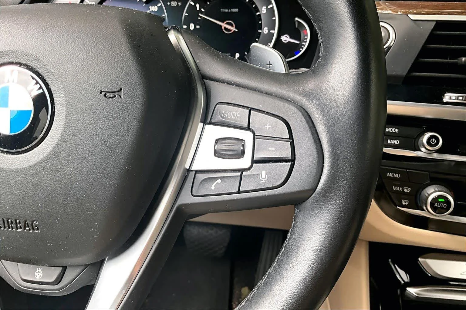 Used 2018 WHITE BMW xDrive30i image 24