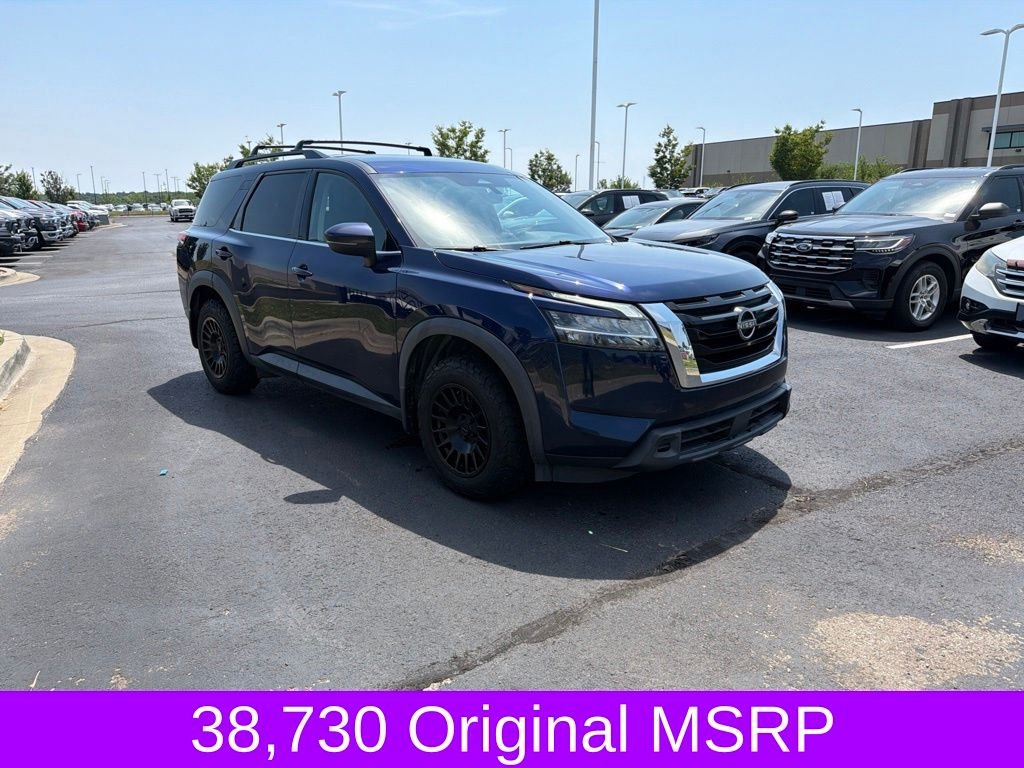 2022 Nissan Pathfinder SV