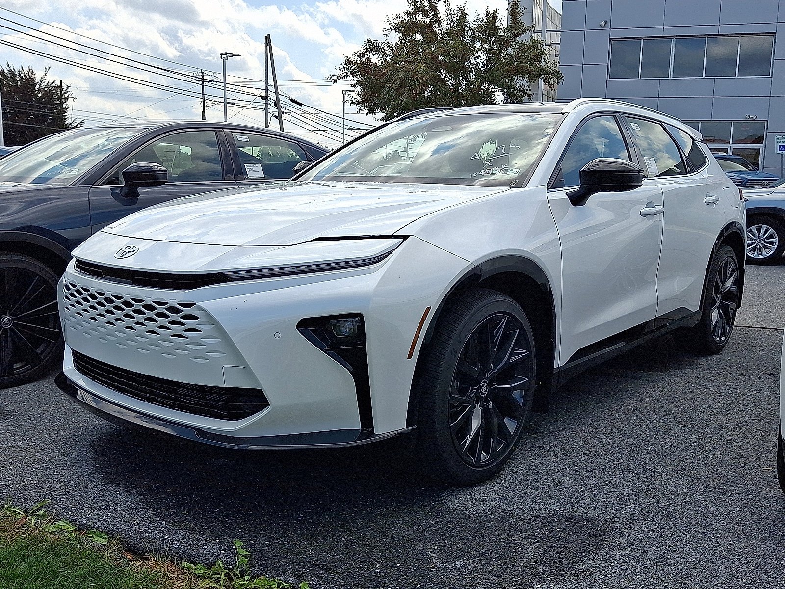 New 2026 Oxygen White <sup>1</sup> Toyota  Limited image 3