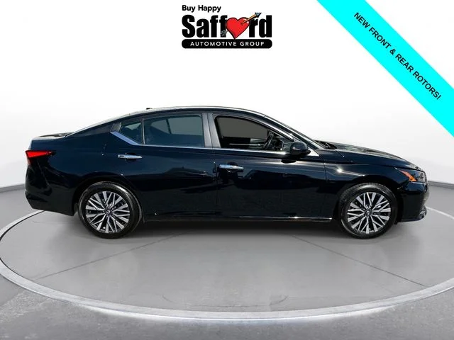 Used 2023 Black Nissan 2.5 SV image 4
