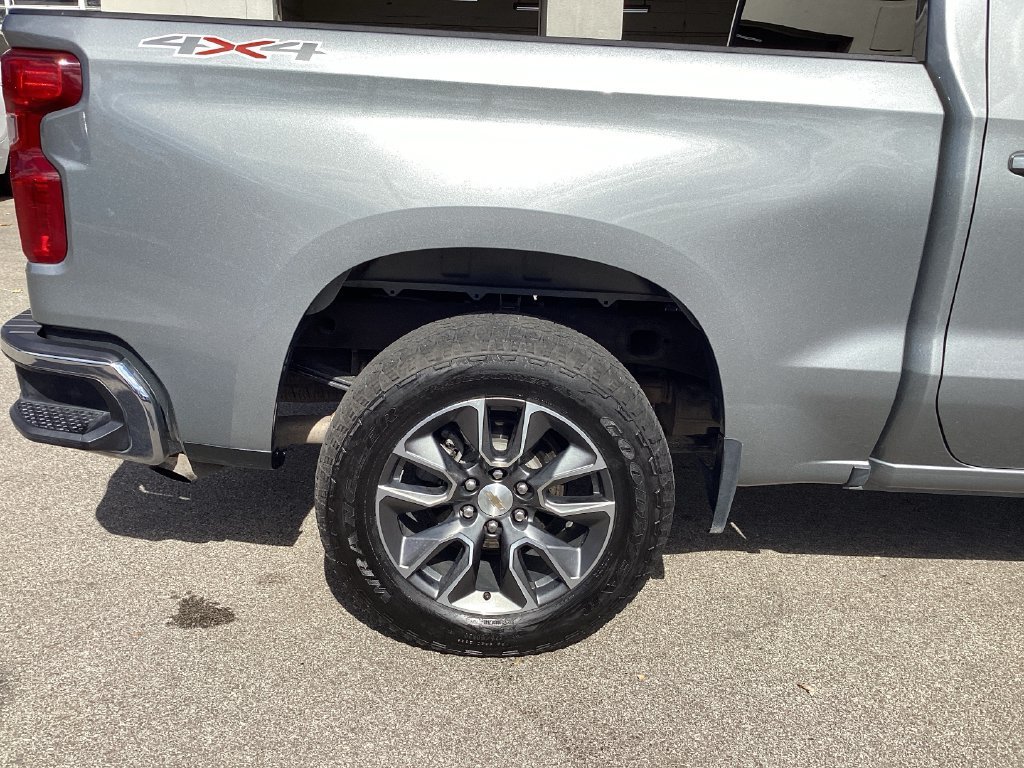 Used 2024 Sterling Gray Metallic Chevrolet LT (2FL) image 23