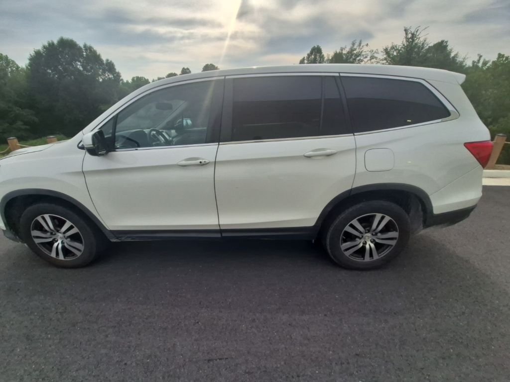 Used 2016 White Diamond Pearl Honda EX-L image 6