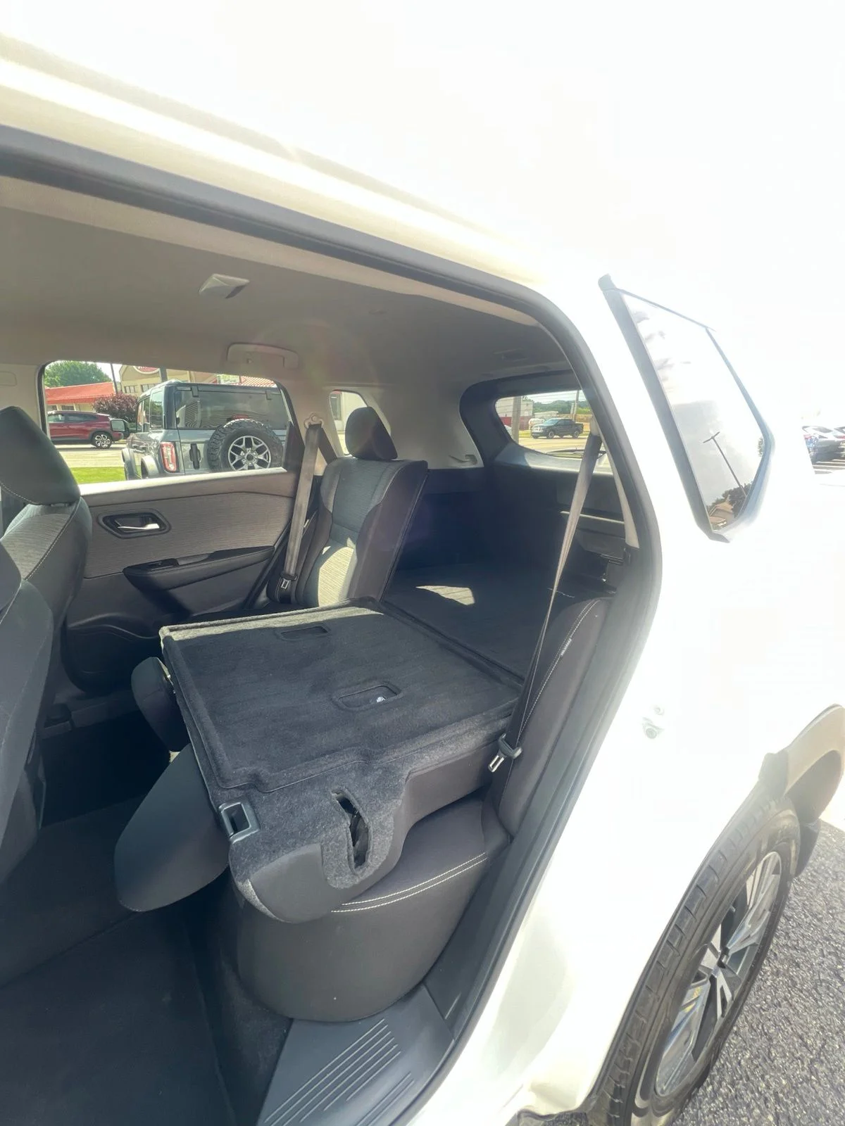 Used 2022 White Nissan SV image 34