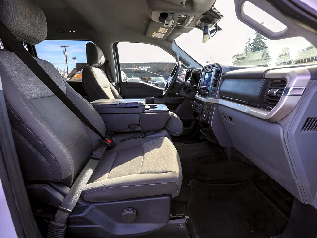 Used 2021 Oxford White Ford XLT image 19