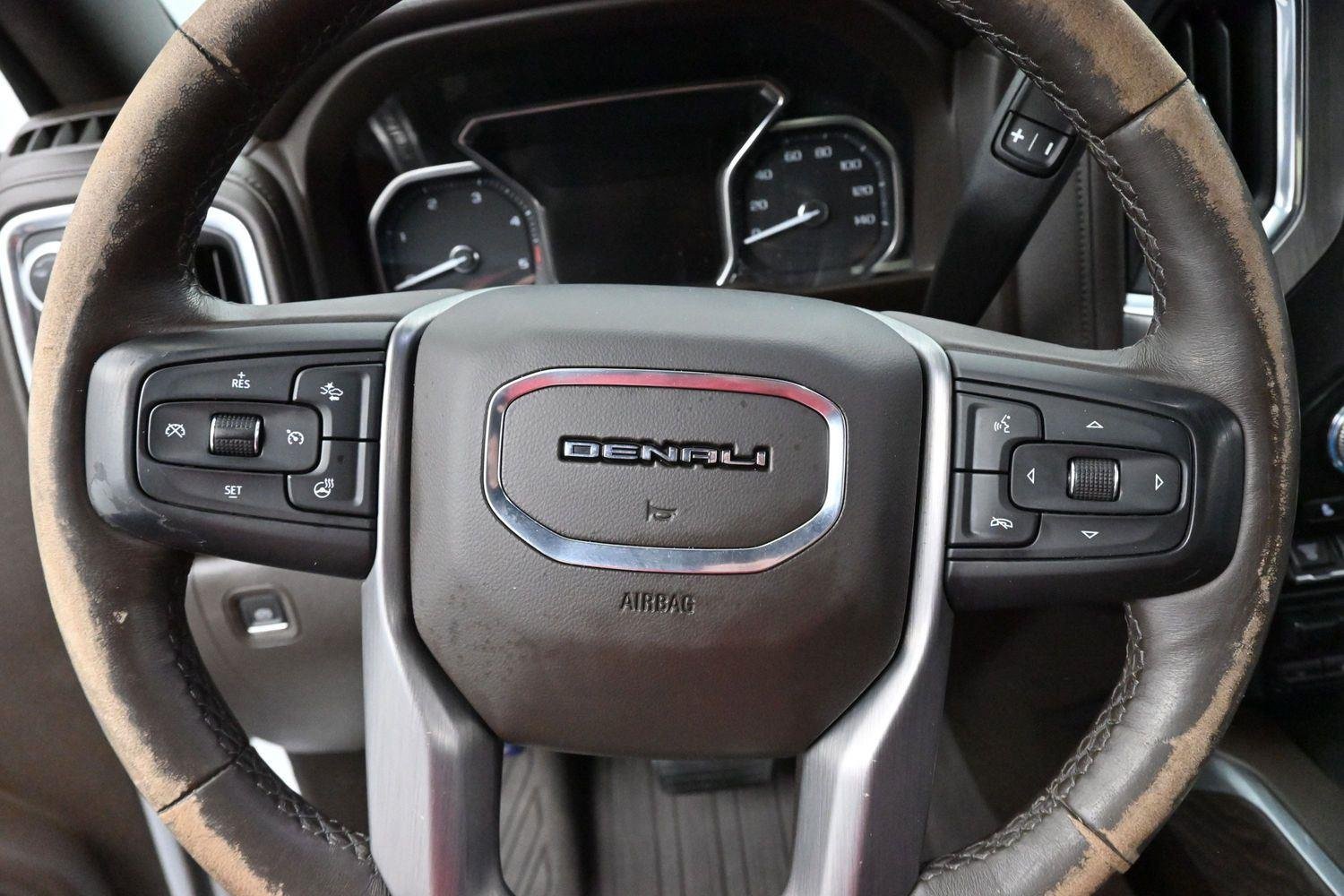 Used 2022 White Frost Tricoat GMC Denali image 25