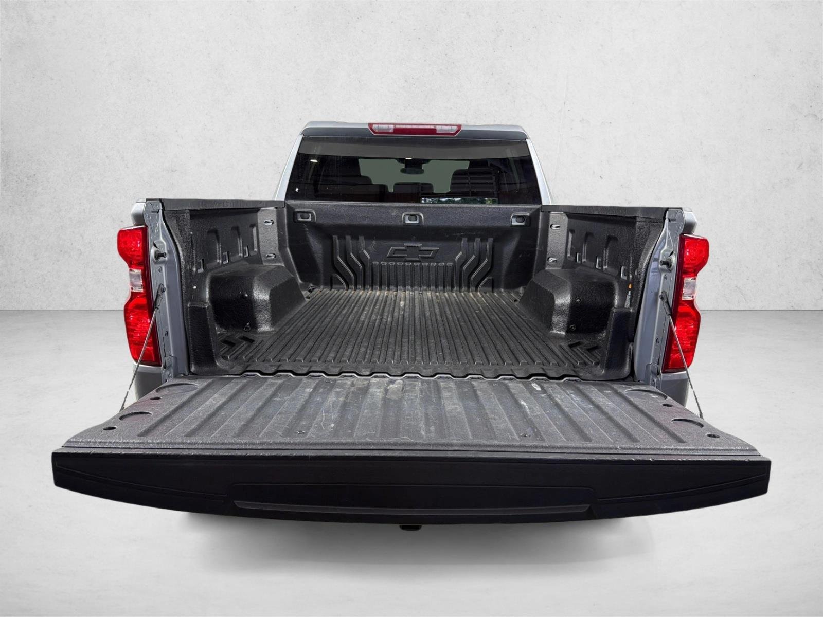 Used 2024 Sterling Gray Metallic Chevrolet LT image 18