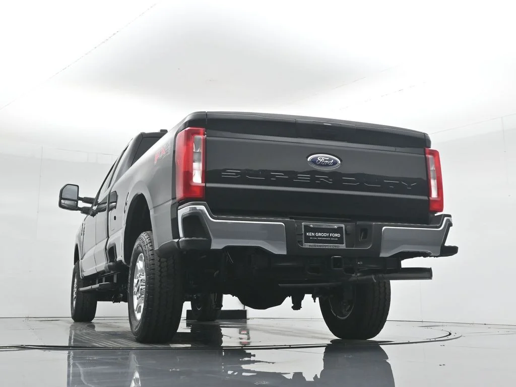 New 2026 Agate Black Metallic Ford XLT image 48
