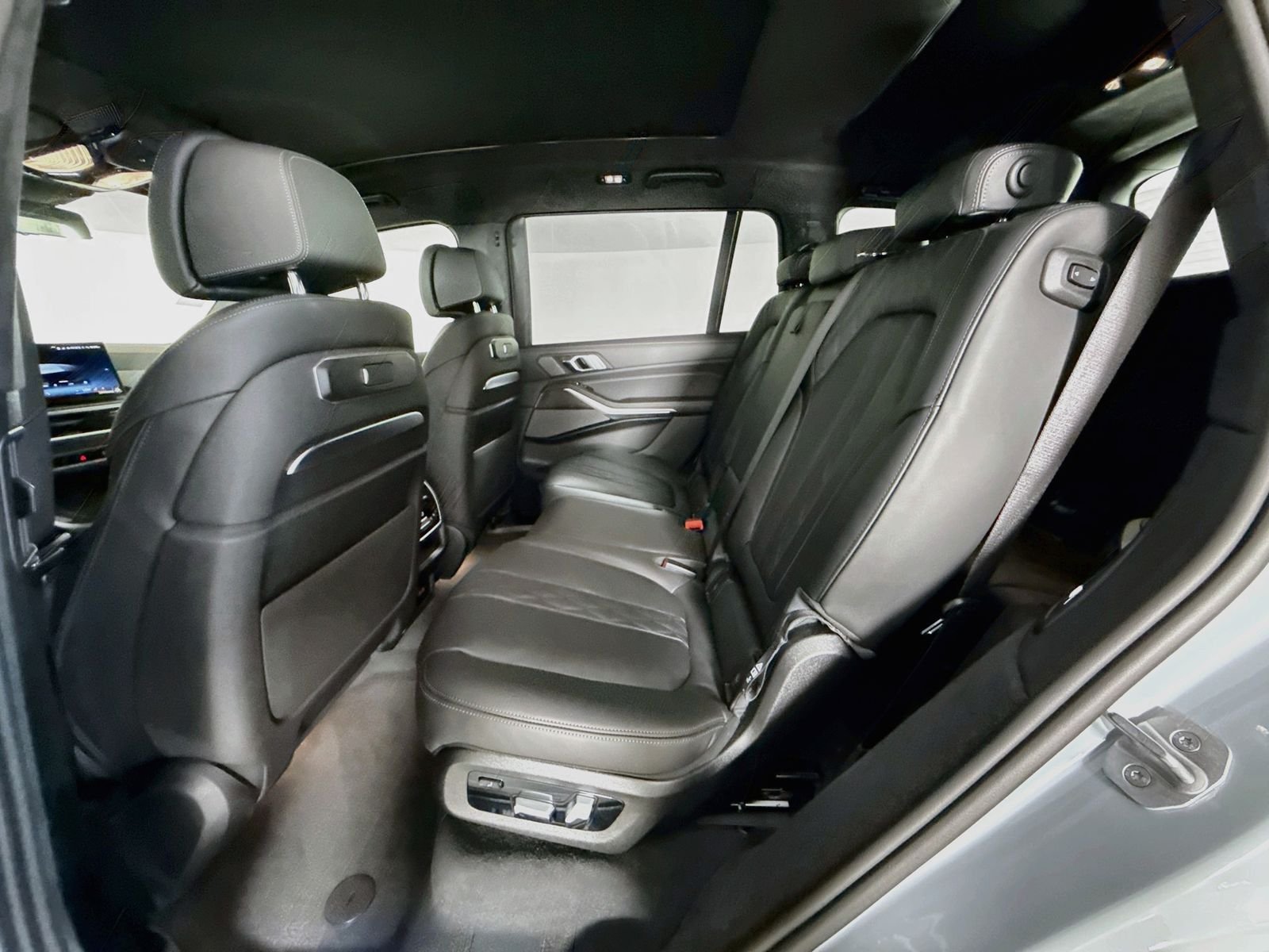 New 2027 Brooklyn Grey Metallic BMW M60i image 26