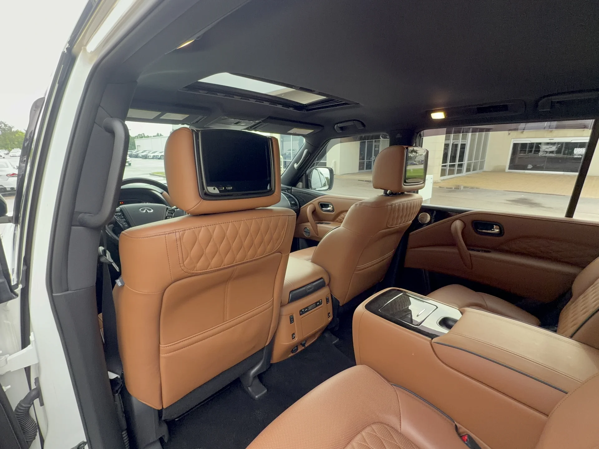 Used 2023 Moonstone White INFINITI Sensory image 27