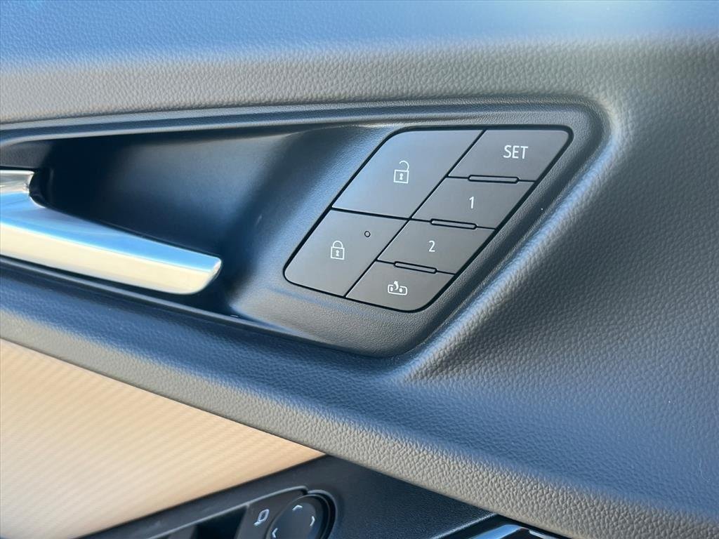 New 2026 Mosaic Black Metallic Chevrolet ACTIV image 23