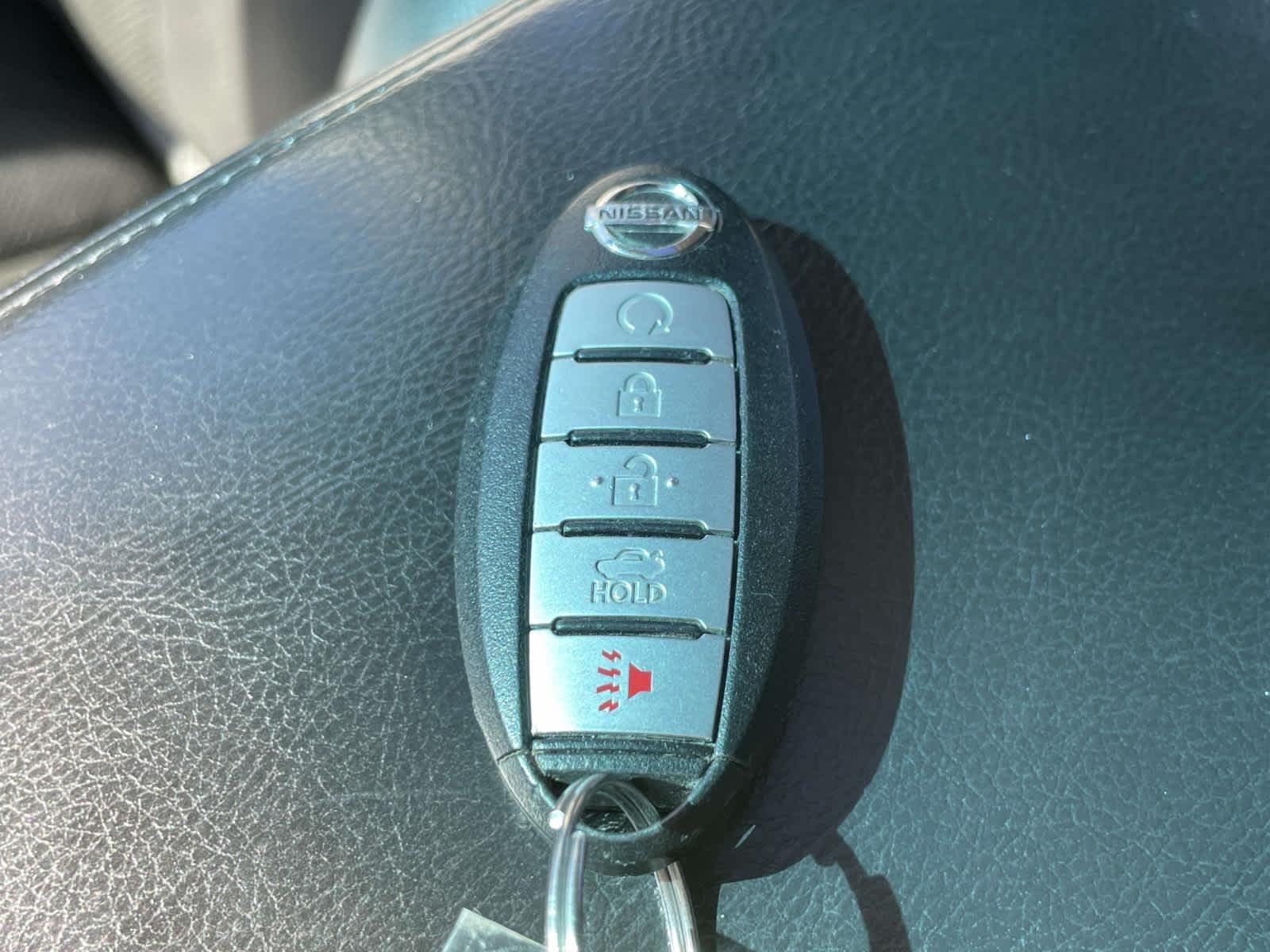 Used 2014 Pearl White Nissan 3.5 SL image 4