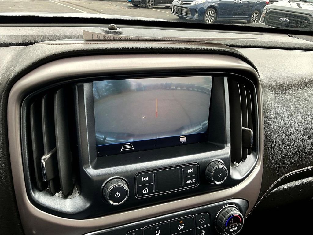 Used 2022 Black GMC AT4 w/Cloth image 18