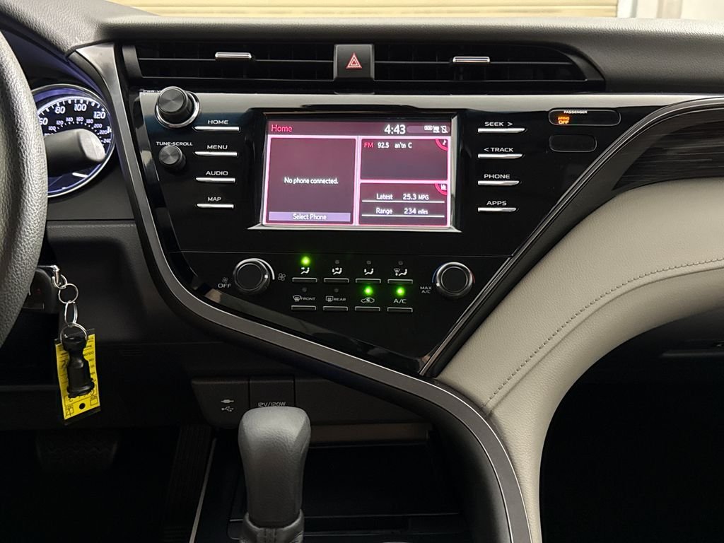2019 Toyota Camry LE - Photo 15