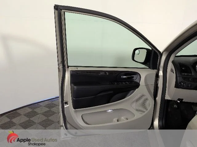 Used 2016 Beige Dodge SXT image 13