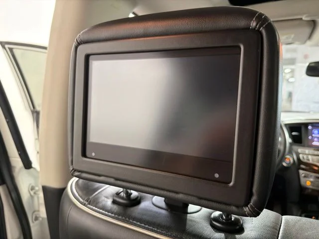 Certified Used 2019 White INFINITI LUXE image 36