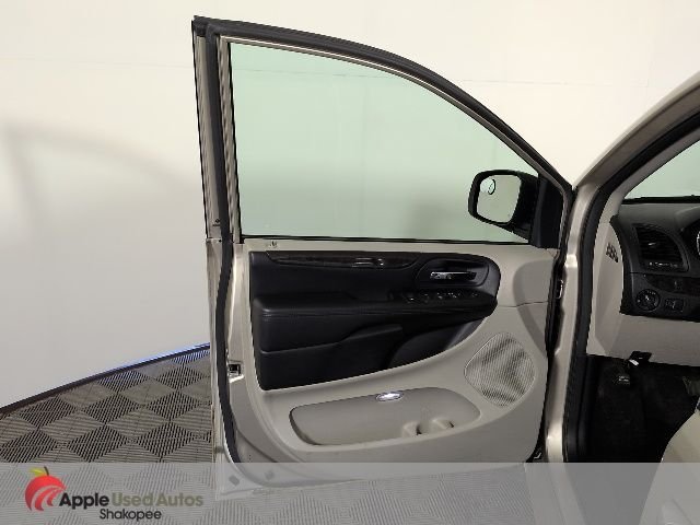 Used 2016 Beige Dodge SXT image 13