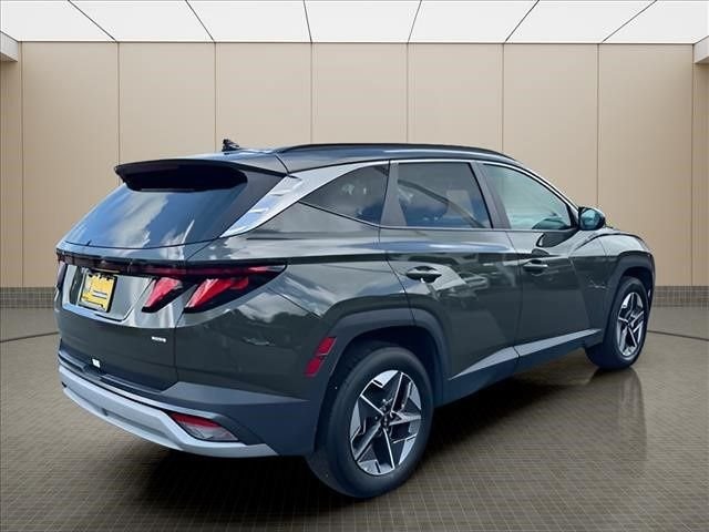 Used 2025 Green Hyundai SEL image 3