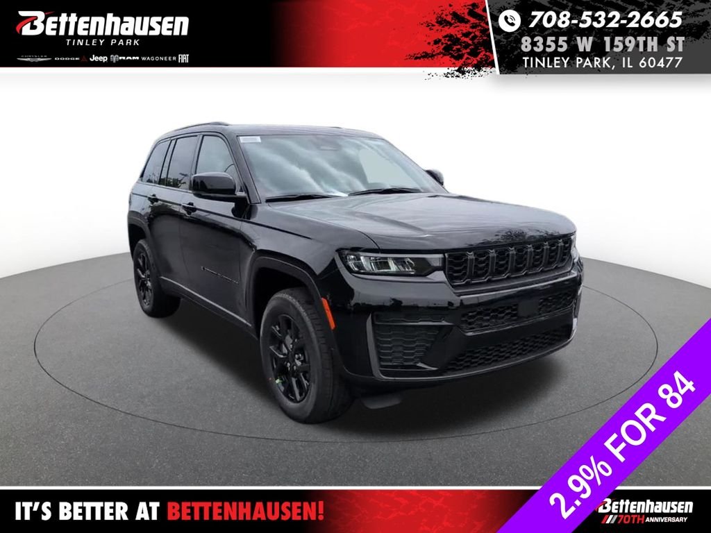 New 2026 Diamond Black Crystal Pearl-Coat Exterior Paint Jeep Laredo image 4