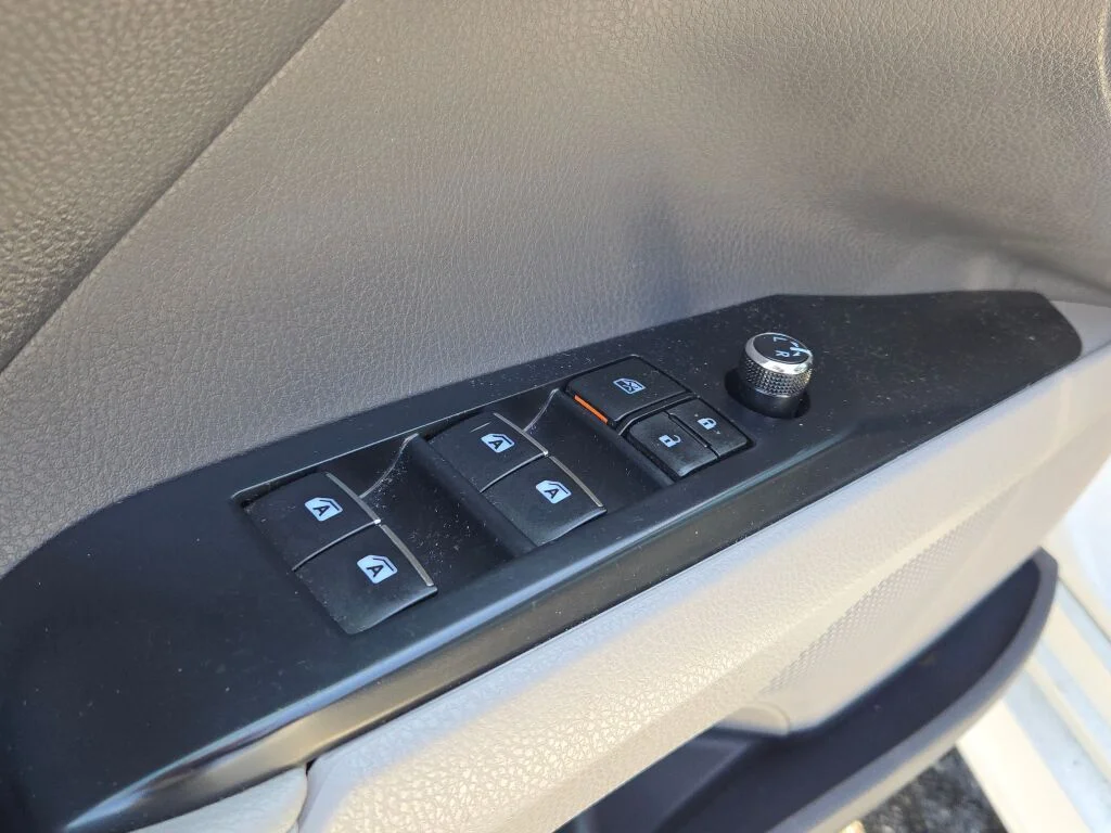 2020 Toyota Camry XLE - Photo 20