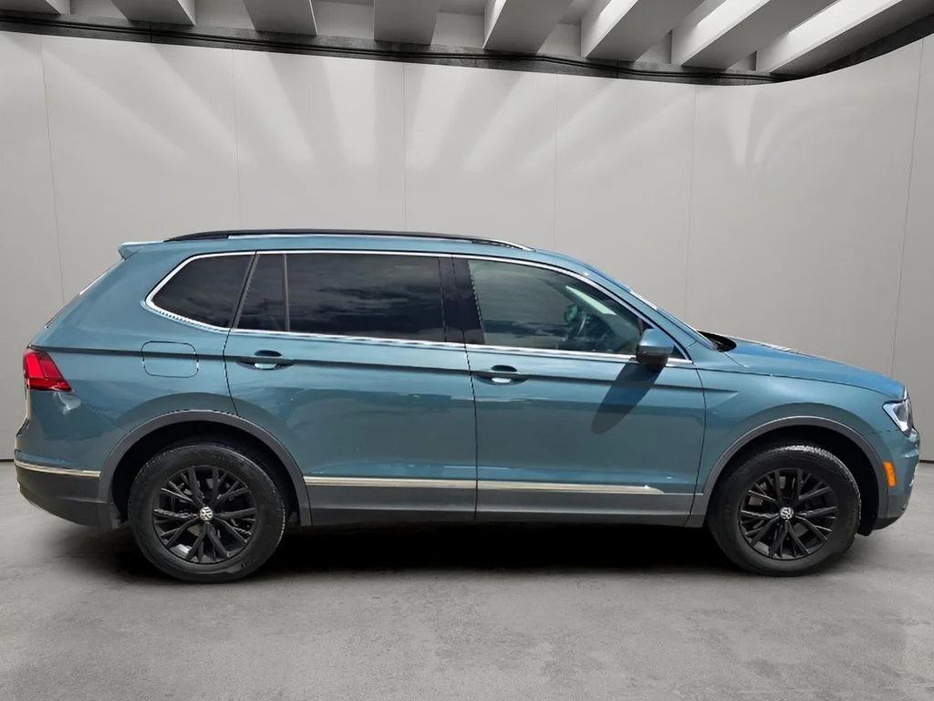 Used 2020 Stone Blue Metallic Volkswagen SE image 11