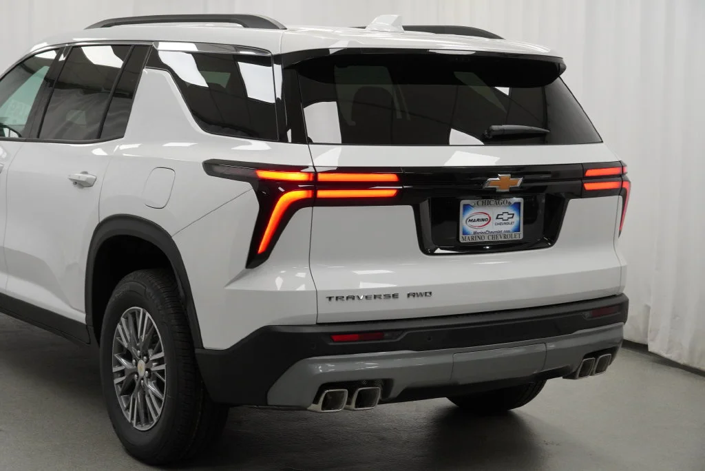 New 2027 Summit White Chevrolet LT image 36