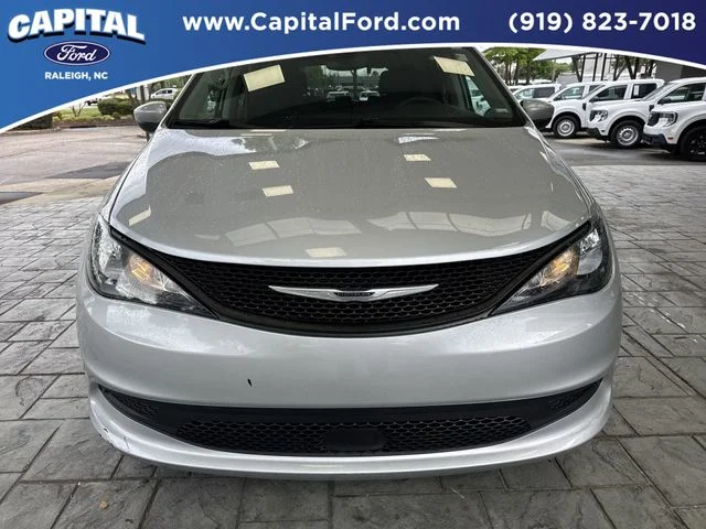 Used 2023 Silver Chrysler LX image 10