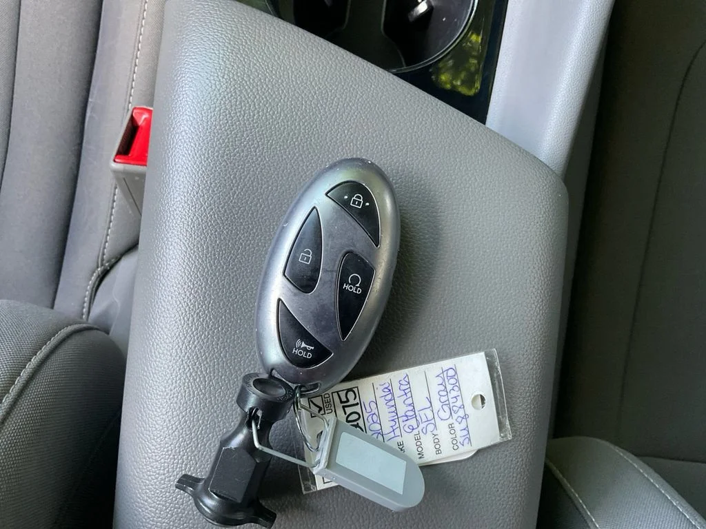Used 2025 Gray Hyundai SEL Convenience image 38