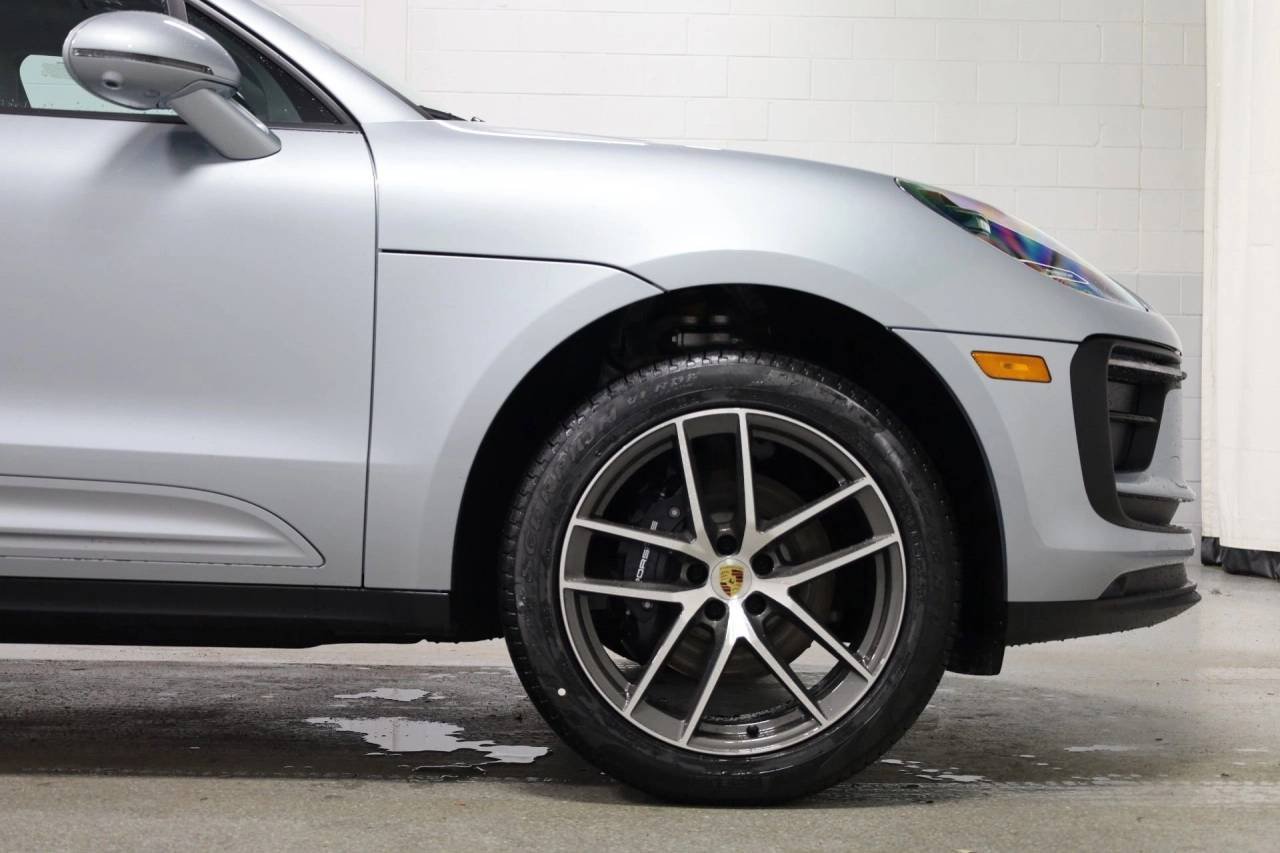 2026 Porsche Macan T - Photo 11