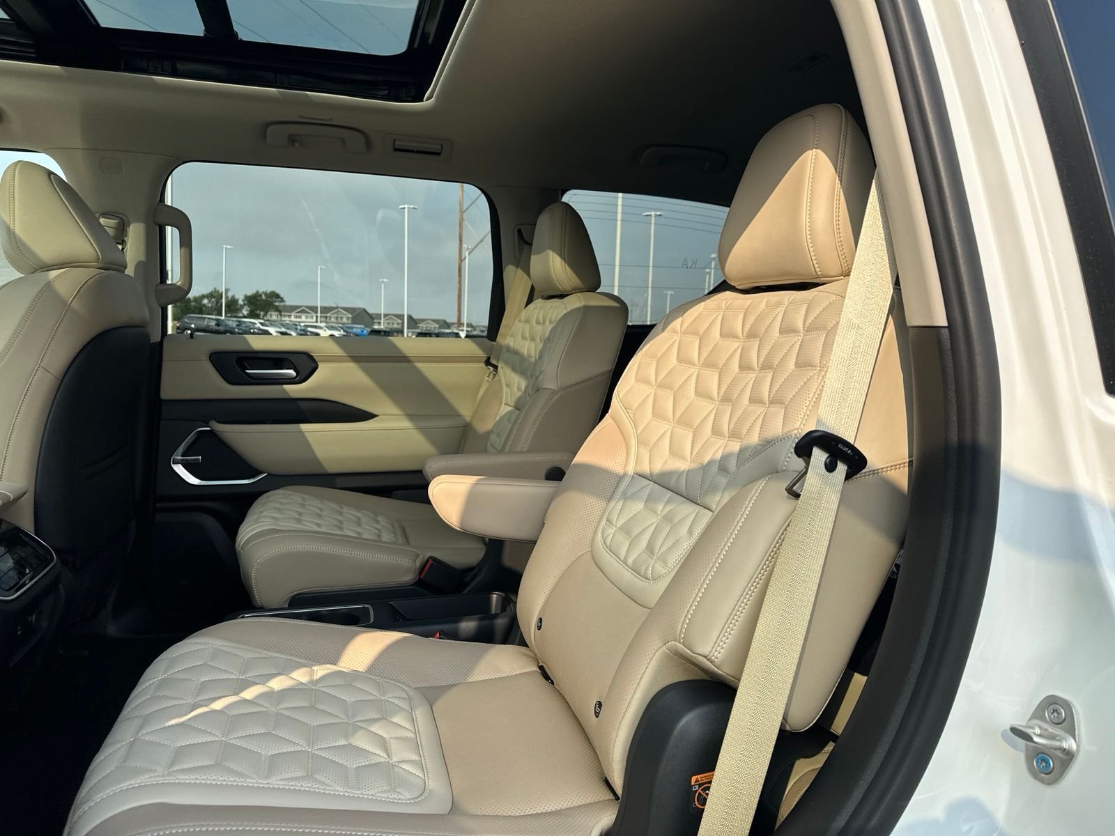 New 2026 White Nissan Platinum image 19