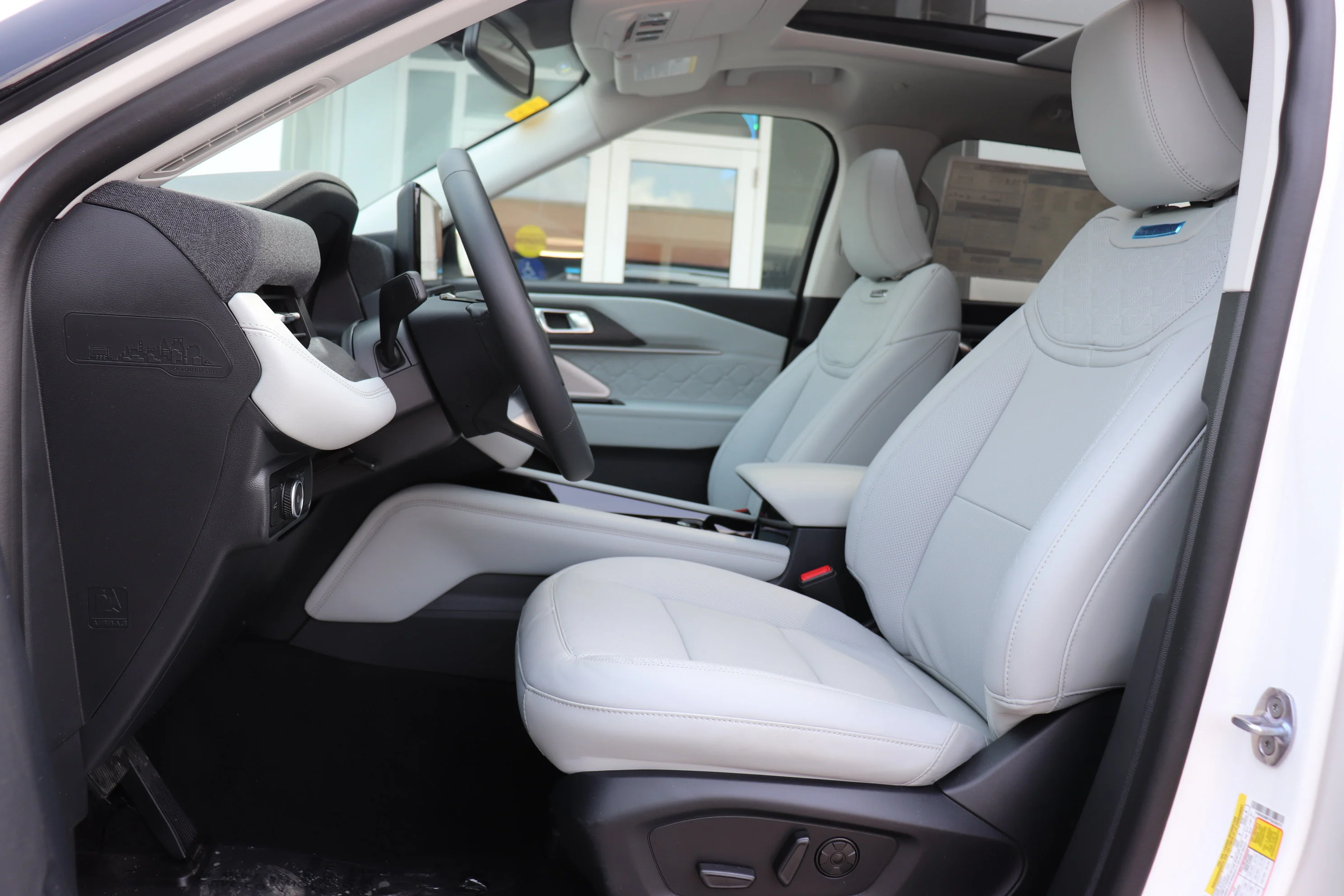 New 2026 STAR WHITE METALLIC TRI-COAT Ford Platinum image 10