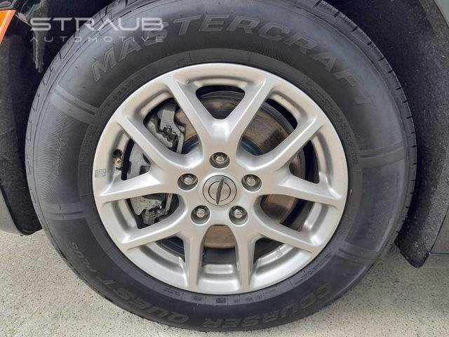Used 2022 Brilliant Black Crystal Pearlcoat Chrysler Touring L image 9