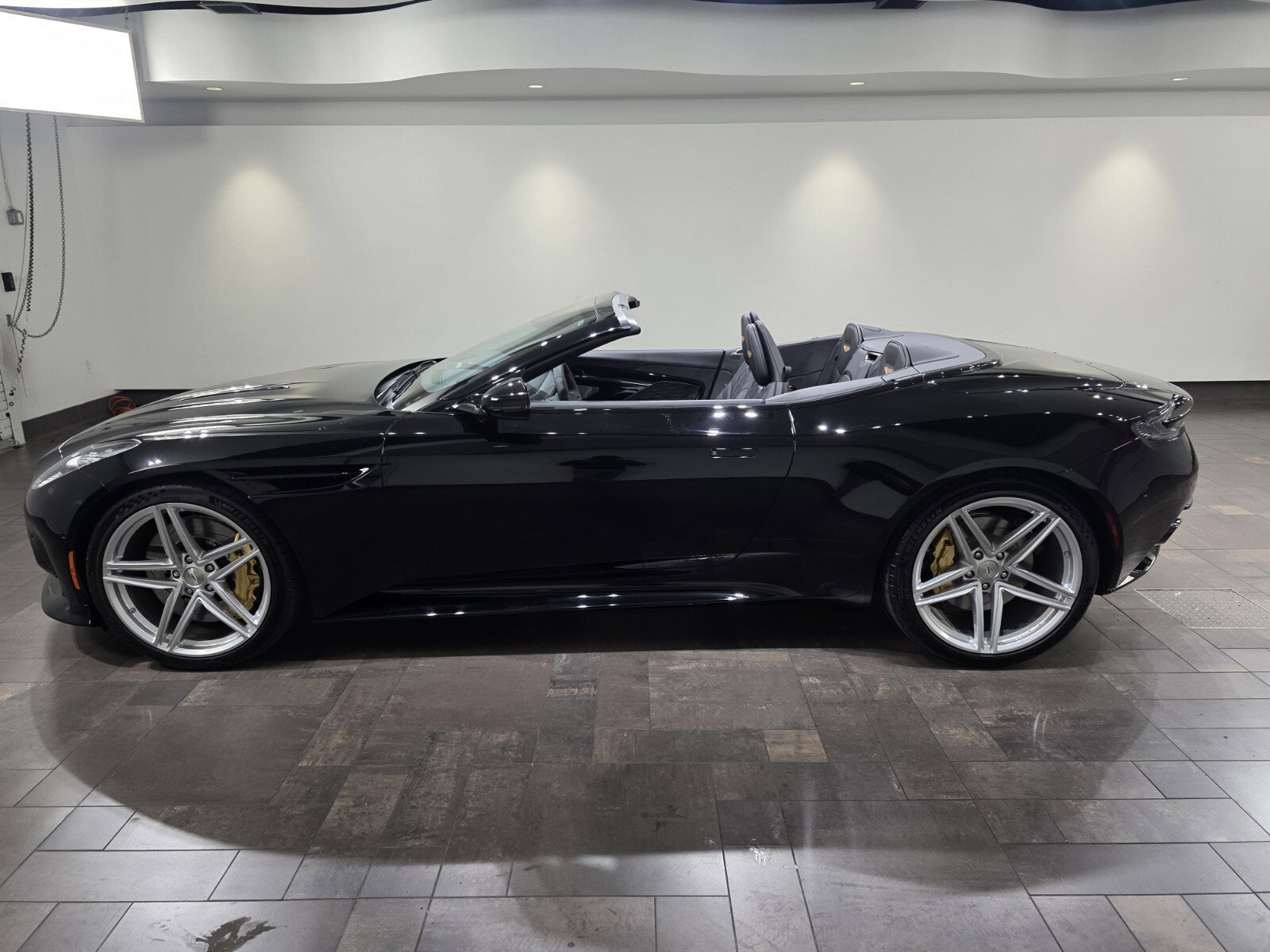 2026 Aston Martin DB12 Base - Photo 24
