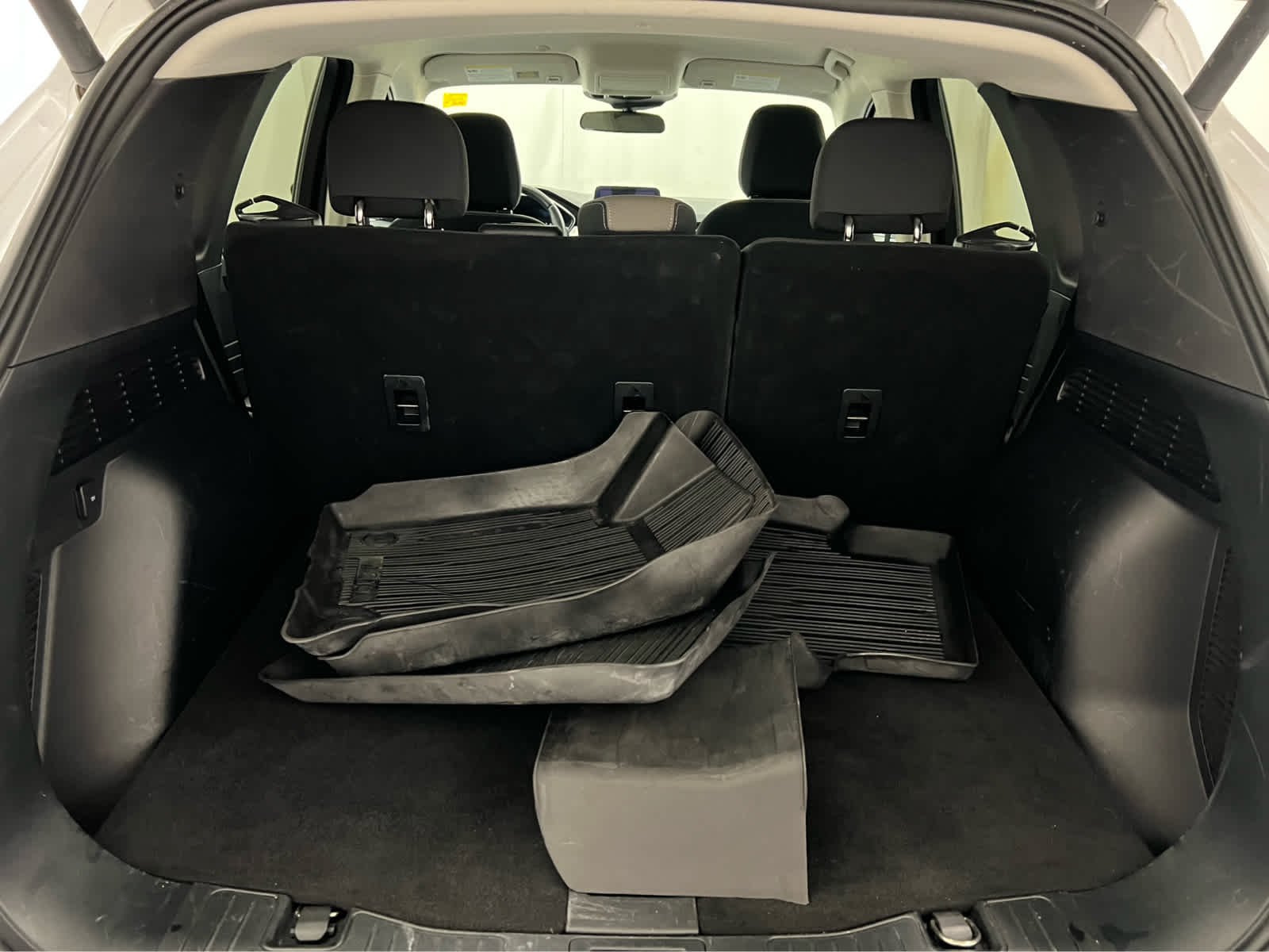 Used 2021 Oxford White Ford SE image 8