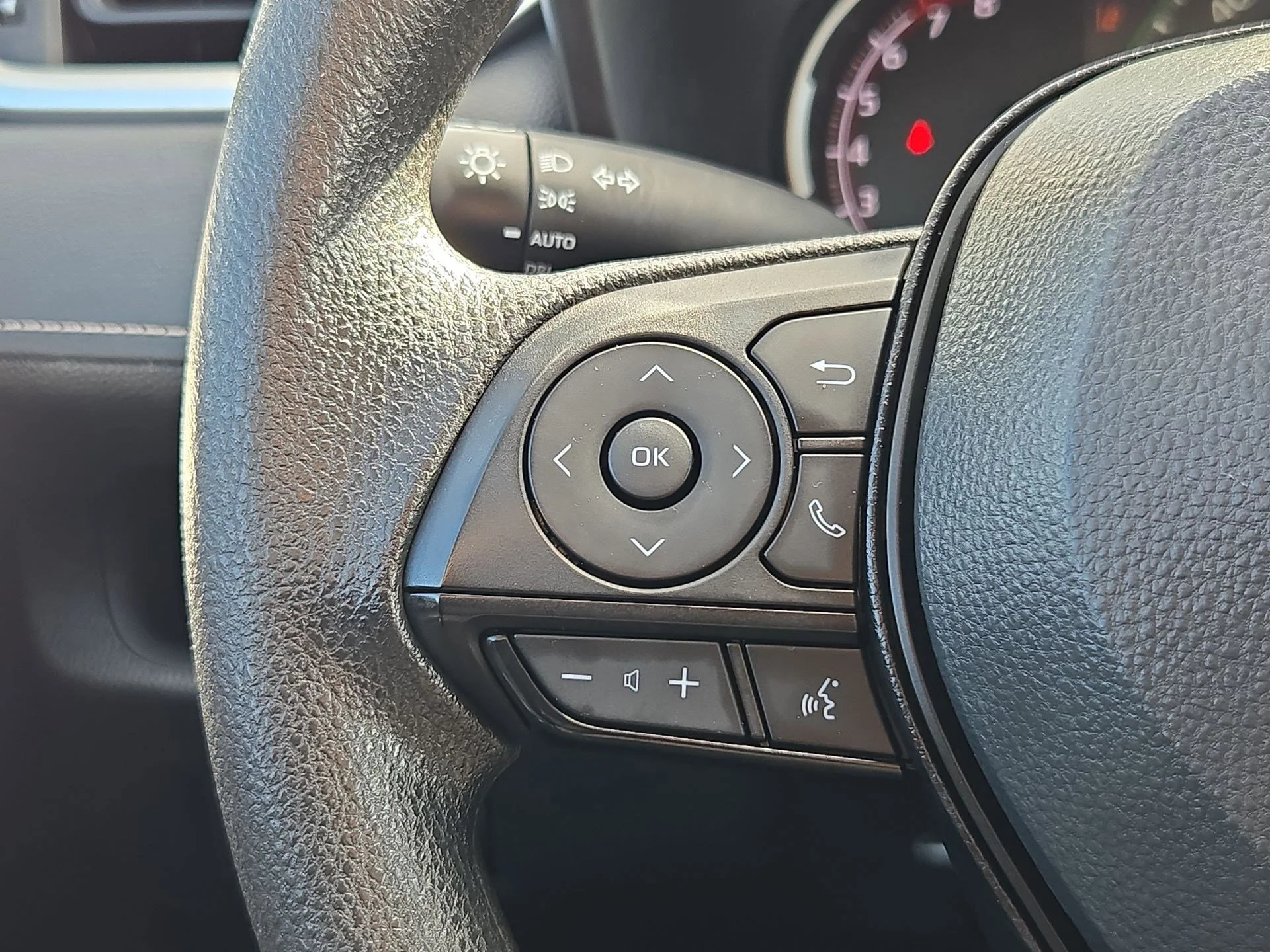 Used 2024 Wind Chill Pearl Toyota XLE image 17