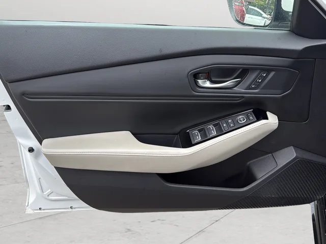Used 2023 White Honda Touring image 23