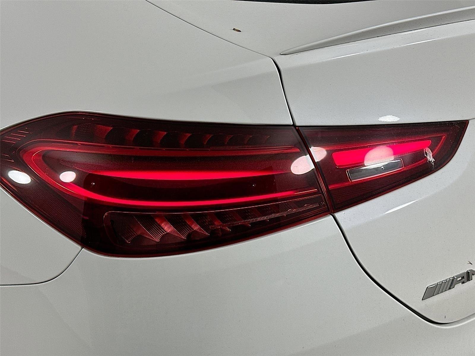 Used 2025 MANUFAKTUR Moonlight White Metallic Mercedes-Benz GLE 53 AMG® image 10