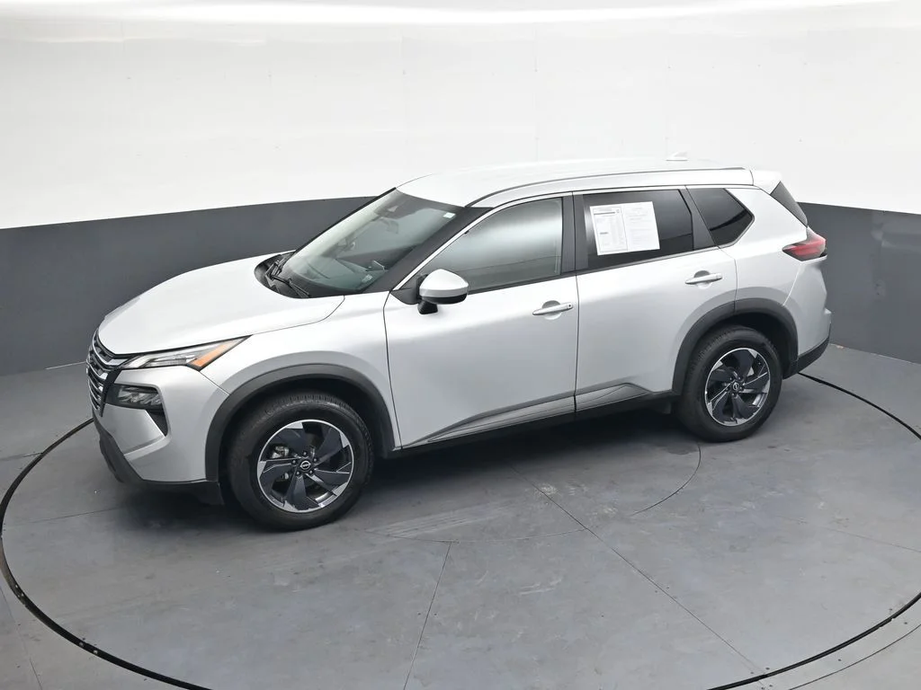 Used 2025 Silver Nissan SV image 31