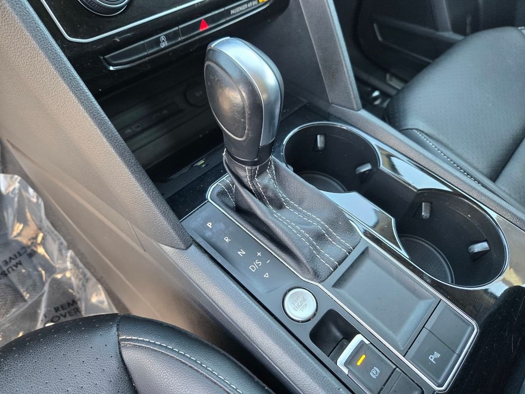 Used 2022 Gray Volkswagen 3.6L V6 SE w/Technology image 14