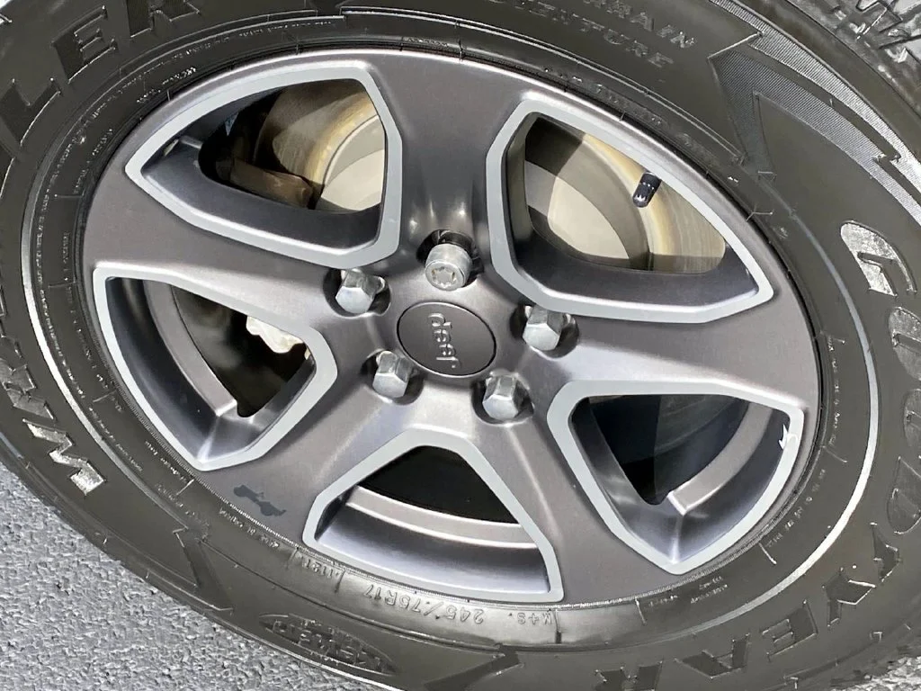 Used 2019 Gray Clearcoat Jeep Sport S image 26