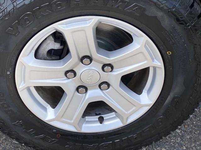 Used 2022 Firecracker Red Clearcoat Jeep Sport S image 26