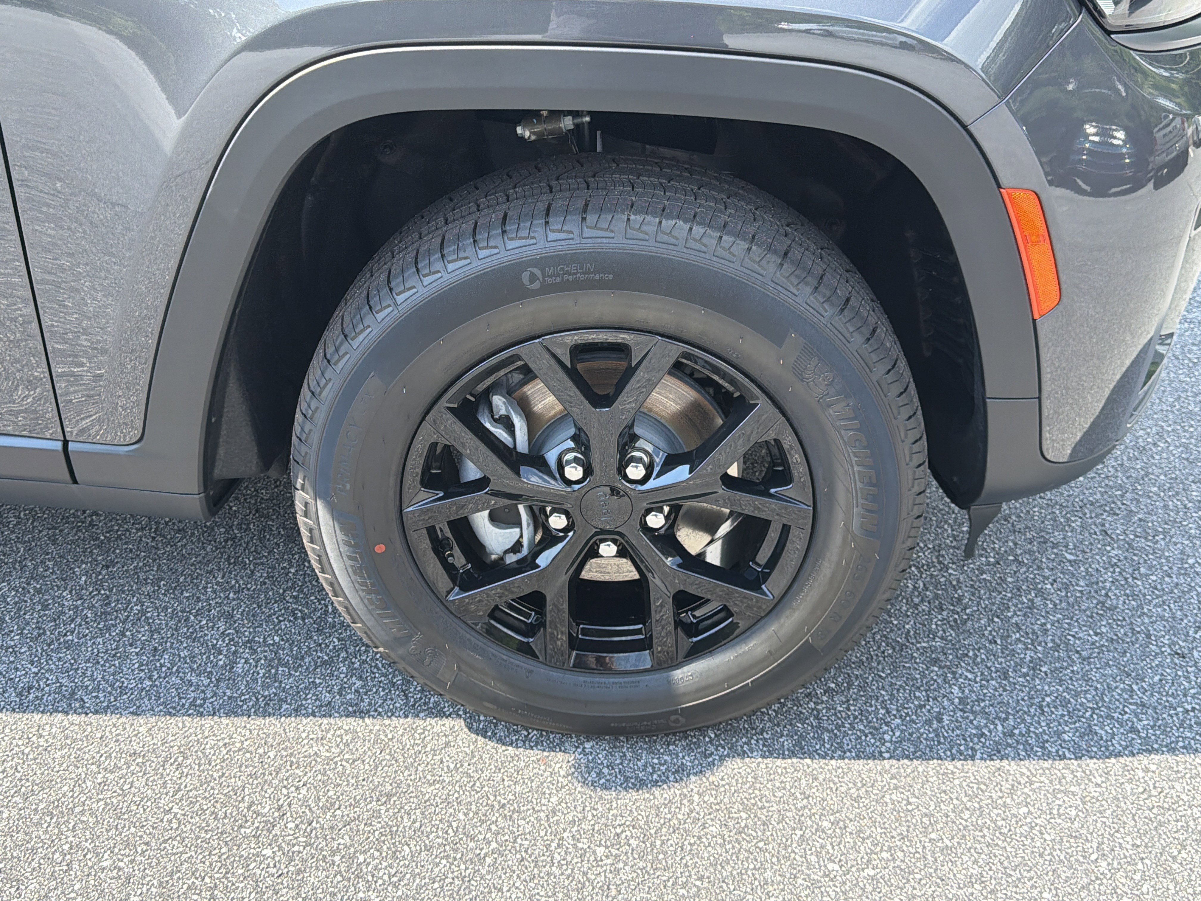 New 2026 Baltic Gray Metallic Clear-Coat Exterior Paint Jeep Altitude image 14
