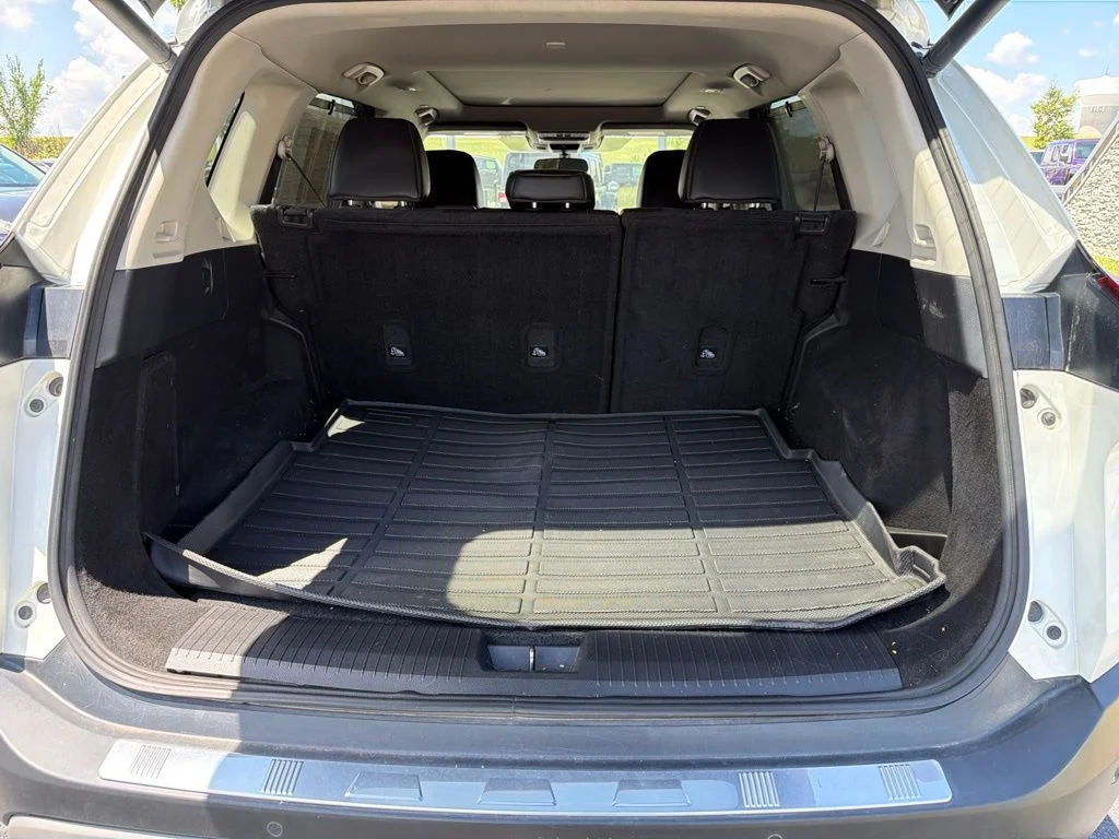 Used 2022 White Nissan SV image 15