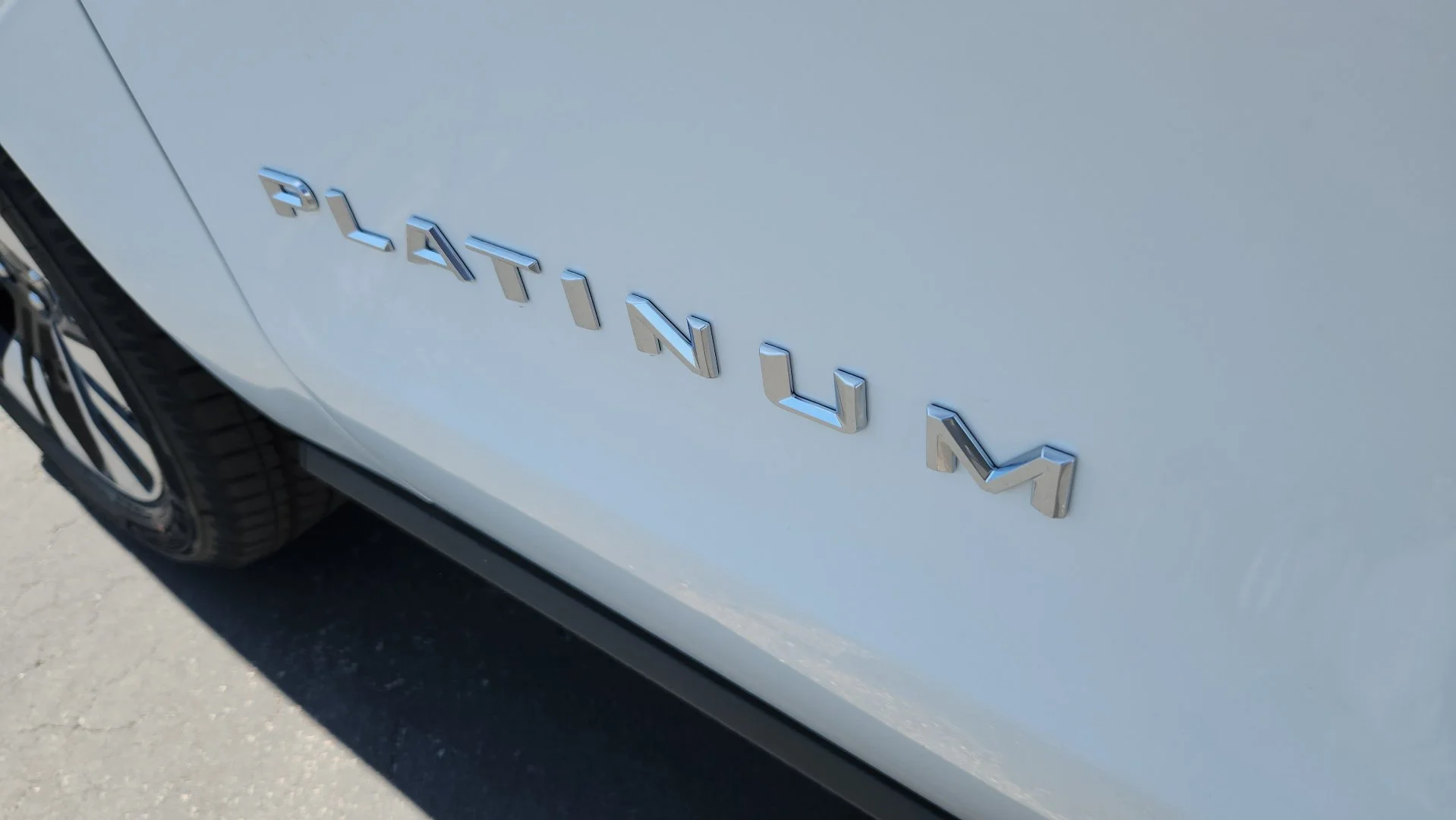New 2026 Star White Metallic Tri-Coat Ford Platinum image 10